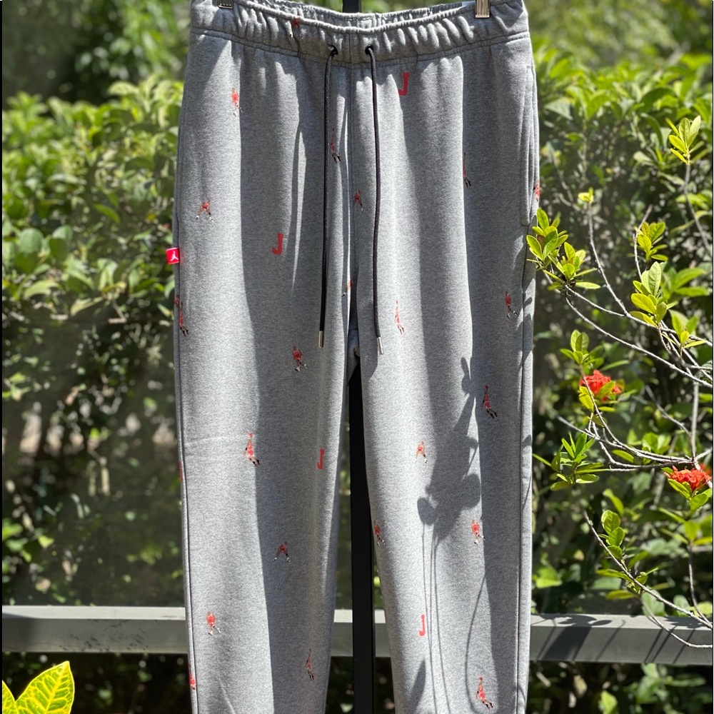 NIKE AIR JORDAN ESSENTIAL STATEMENT ALLOVER PANTS‎ GRAY